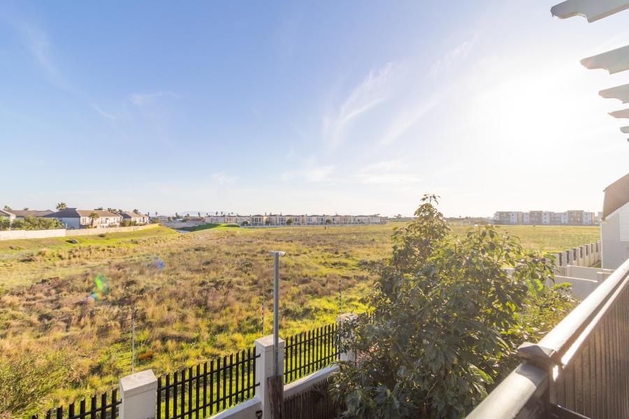 To Let 2 Bedroom Property for Rent in Gordons Bay Central Western Cape